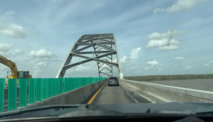 Cover image for Journey to the center of the United States