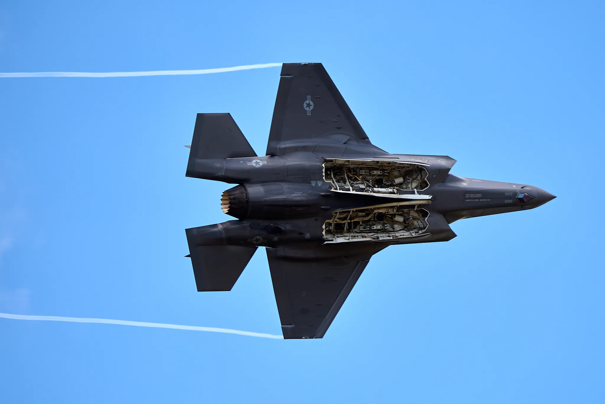 F35 Lightning demonstrator showing off its internals